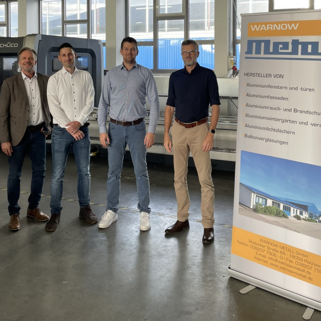 Gruppenfoto bei Warnow Metall