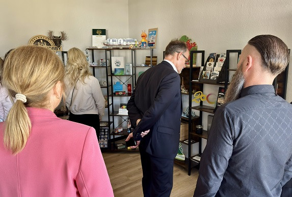 Besichtigung der Muster bei der Gespänsterwald GmbH.