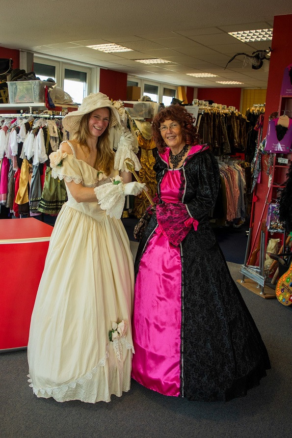 Adina Flohr mit Katrin Roggatz